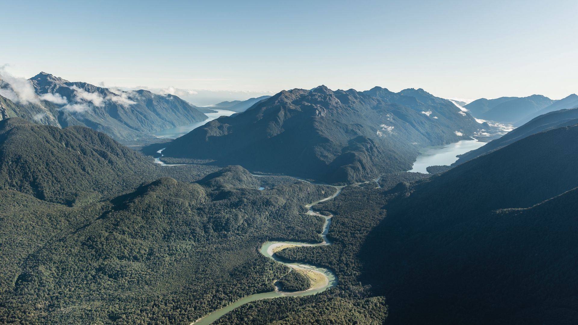 hollyford track changing scenery